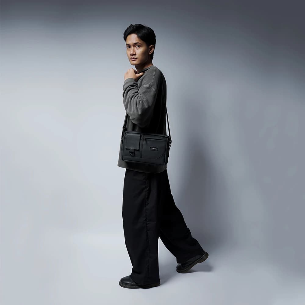 Mr Mads - Harold Tas Tablet 12 Inch - Tas Selempang Sling Bag Anti Air Waterproof
